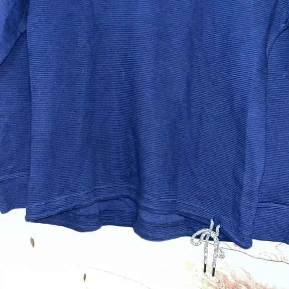 NEW LANDS END Size medium sweatshirt - Picture 3 of 3